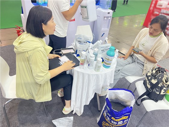西南农资博览会—现场签单.png